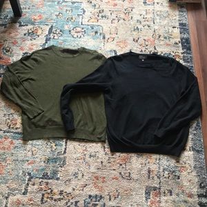 Bundle of two crew neck sweaters